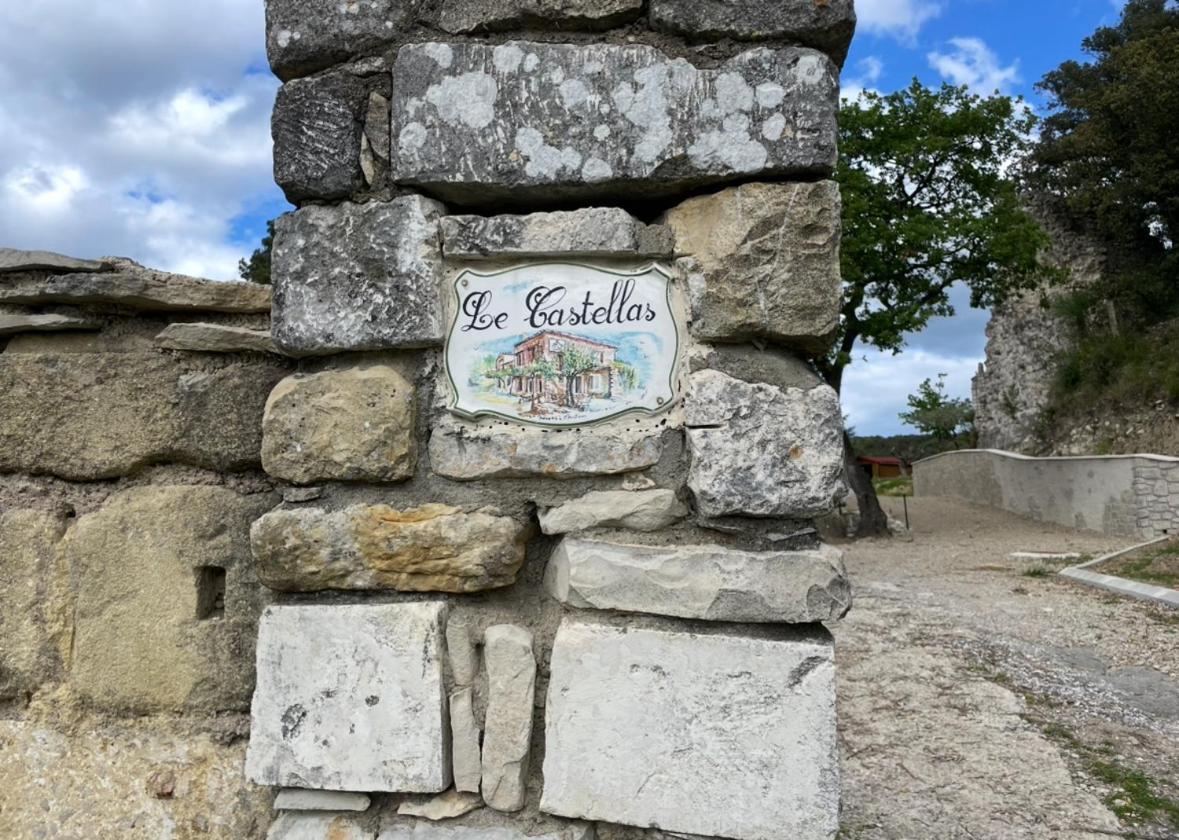 Le Castellas - Gite En Pleine Nature Montmirat Buitenkant foto